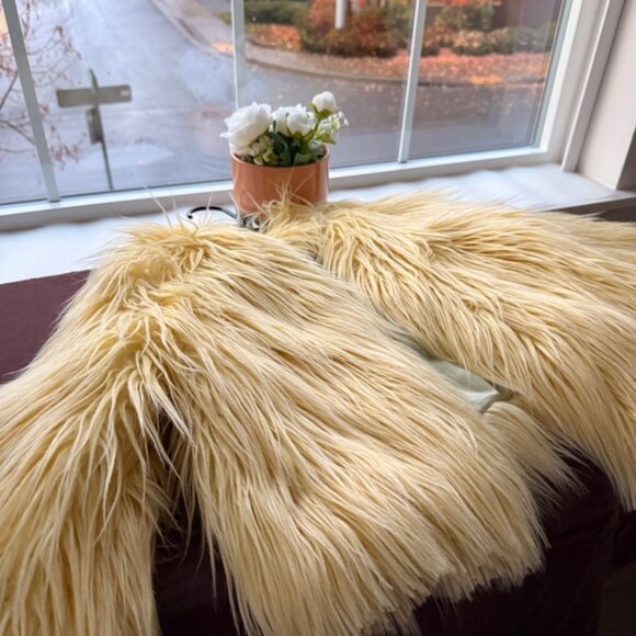Pretty little thing yellow Faux Fur jacket - Picture 3 of 8